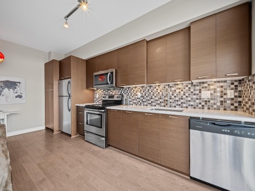 301-4372 Fraser Street, Vancouver, BC - Indoor Photo Showing Kitchen With Stainless Steel Kitchen