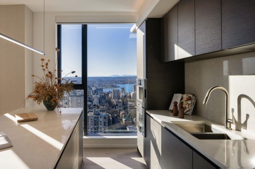 3102-1482 Robson Street, Vancouver, BC - Indoor Photo Showing Kitchen