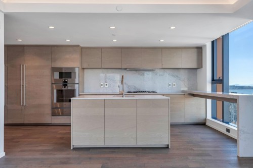 2402-1482 Robson Street, Vancouver, BC - Indoor Photo Showing Kitchen