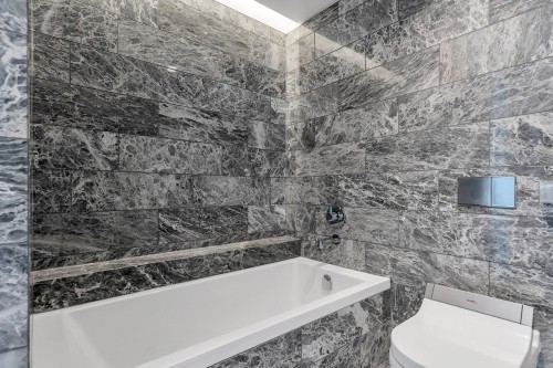 2402-1482 Robson Street, Vancouver, BC - Indoor Photo Showing Bathroom