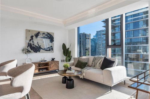 2106-1482 Robson Street, Vancouver, BC - Indoor Photo Showing Living Room
