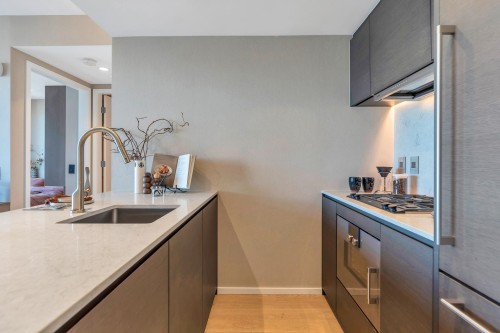 2204-1482 Robson Street, Vancouver, BC - Indoor Photo Showing Kitchen