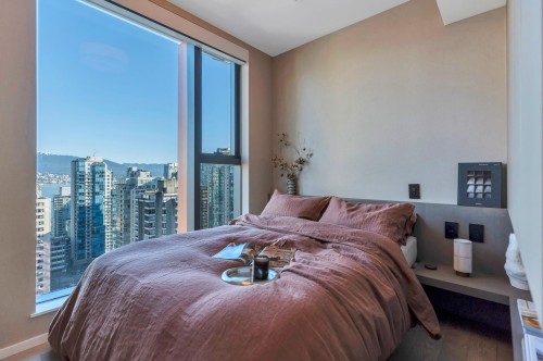 2204-1482 Robson Street, Vancouver, BC - Indoor Photo Showing Bedroom