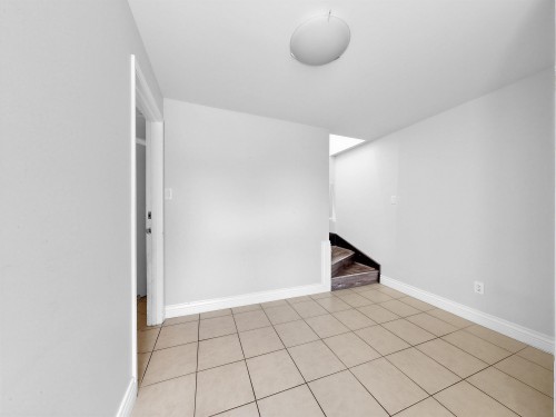 6299 Azure Road, Richmond, BC - Indoor Photo Showing Other Room