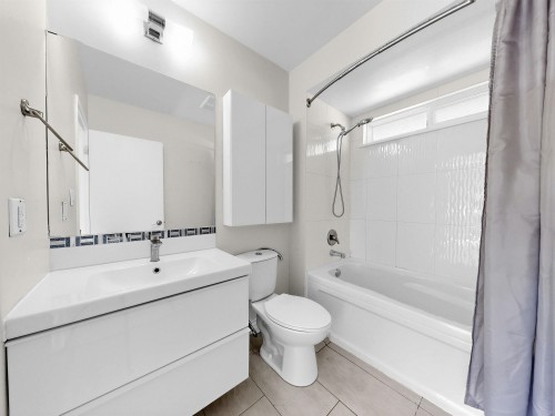 6299 Azure Road, Richmond, BC - Indoor Photo Showing Bathroom