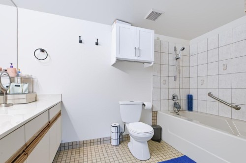 408-1350 View Crescent, Delta, BC - Indoor Photo Showing Bathroom