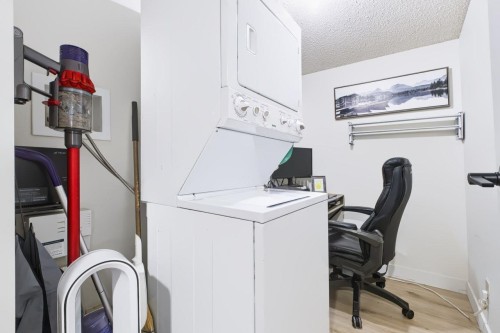 408-1350 View Crescent, Delta, BC - Indoor Photo Showing Laundry Room