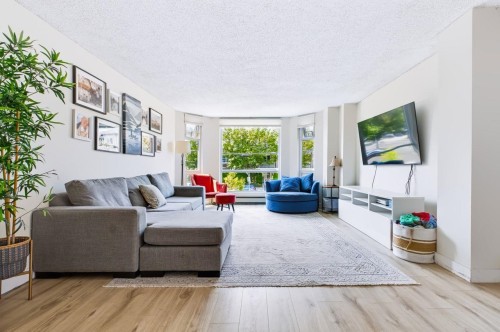 408-1350 View Crescent, Delta, BC - Indoor Photo Showing Living Room