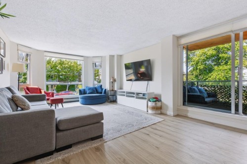 408-1350 View Crescent, Delta, BC - Indoor Photo Showing Living Room