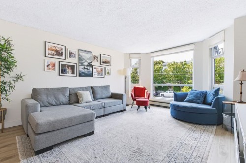 408-1350 View Crescent, Delta, BC - Indoor Photo Showing Living Room