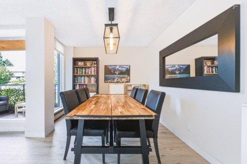 408-1350 View Crescent, Delta, BC - Indoor Photo Showing Dining Room