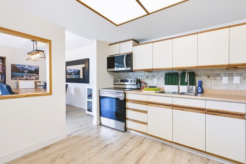 408-1350 View Crescent, Delta, BC - Indoor Photo Showing Kitchen