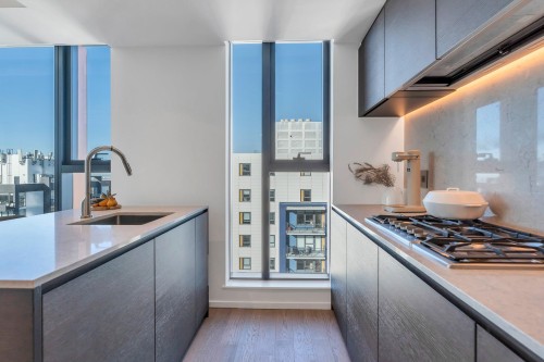 1802-1482 Robson Street, Vancouver, BC - Indoor Photo Showing Kitchen
