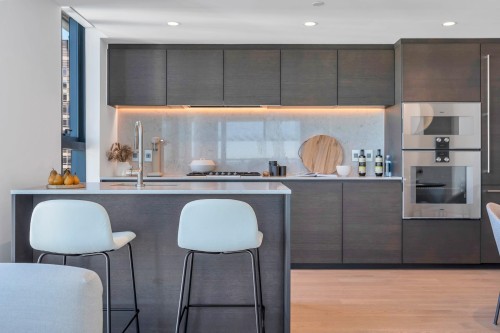 1802-1482 Robson Street, Vancouver, BC - Indoor Photo Showing Kitchen With Upgraded Kitchen
