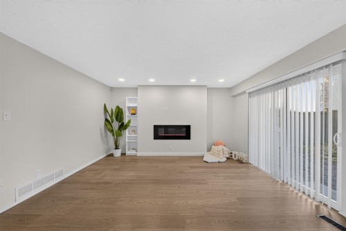 8580 Dakota Place, Richmond, BC - Indoor Photo Showing Other Room With Fireplace