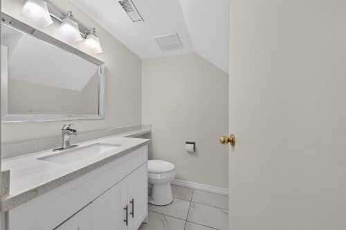 8580 Dakota Place, Richmond, BC - Indoor Photo Showing Bathroom