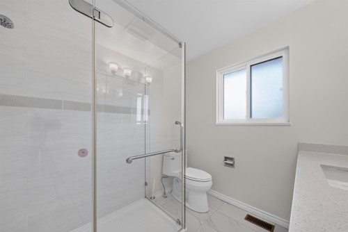 8580 Dakota Place, Richmond, BC - Indoor Photo Showing Bathroom