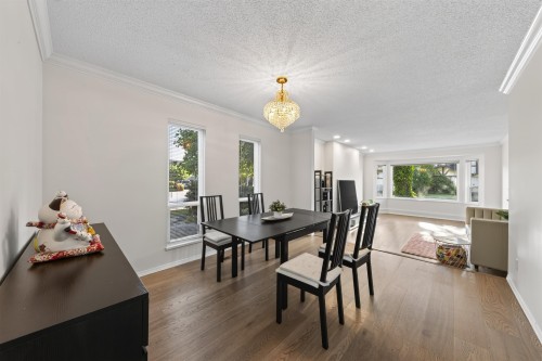 8580 Dakota Place, Richmond, BC - Indoor Photo Showing Dining Room
