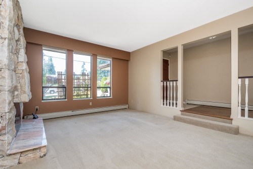 571 Berry Street, Coquitlam, BC - Indoor Photo Showing Other Room