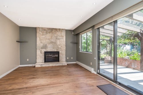 571 Berry Street, Coquitlam, BC - Indoor With Fireplace