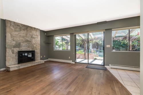 571 Berry Street, Coquitlam, BC - Indoor Photo Showing Living Room With Fireplace