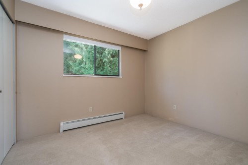 571 Berry Street, Coquitlam, BC - Indoor Photo Showing Other Room