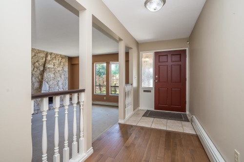 571 Berry Street, Coquitlam, BC - Indoor Photo Showing Other Room