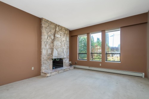 571 Berry Street, Coquitlam, BC - Indoor With Fireplace