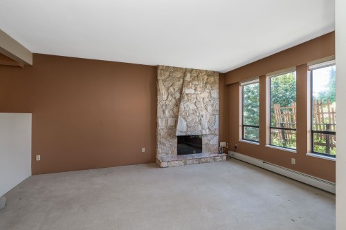 571 Berry Street, Coquitlam, BC - Indoor With Fireplace