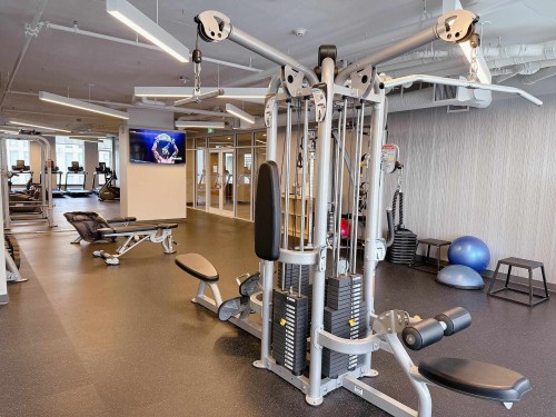 321-3438 Sawmill Crescent, Vancouver, BC - Indoor Photo Showing Gym Room