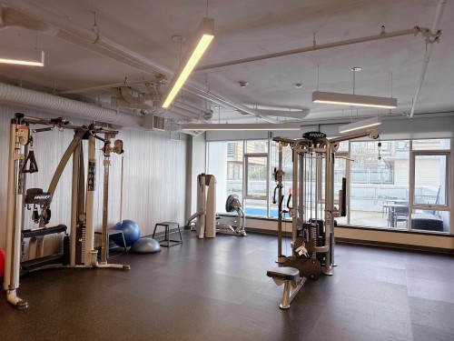321-3438 Sawmill Crescent, Vancouver, BC - Indoor Photo Showing Gym Room