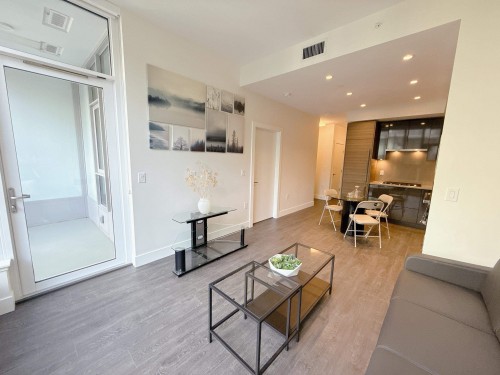 321-3438 Sawmill Crescent, Vancouver, BC - Indoor Photo Showing Living Room