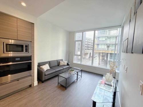 321-3438 Sawmill Crescent, Vancouver, BC - Indoor Photo Showing Living Room