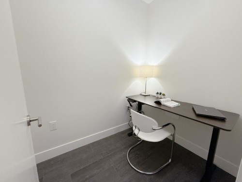 321-3438 Sawmill Crescent, Vancouver, BC - Indoor Photo Showing Office