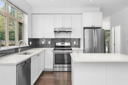 3318 Mt Seymour Parkway, North Vancouver, BC - Indoor Photo Showing Kitchen With Upgraded Kitchen