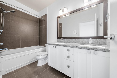 3318 Mt Seymour Parkway, North Vancouver, BC - Indoor Photo Showing Bathroom