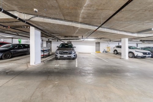 3318 Mt Seymour Parkway, North Vancouver, BC - Indoor Photo Showing Garage