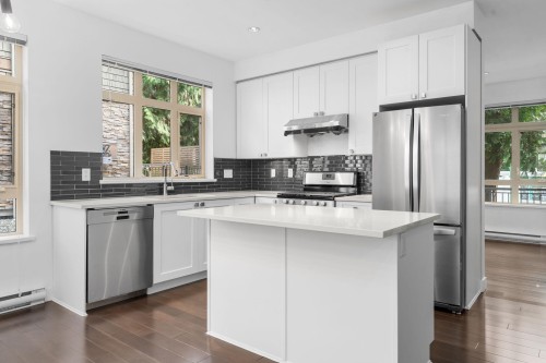 3318 Mt Seymour Parkway, North Vancouver, BC - Indoor Photo Showing Kitchen With Upgraded Kitchen