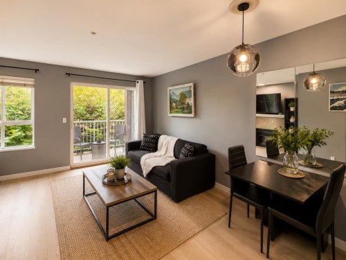 208-5355 Boundary Road, Vancouver, BC - Indoor Photo Showing Living Room