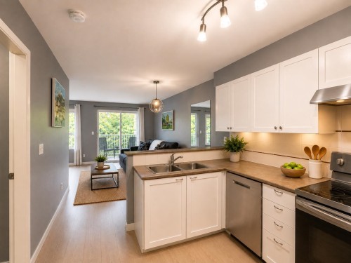 208-5355 Boundary Road, Vancouver, BC - Indoor Photo Showing Kitchen With Double Sink