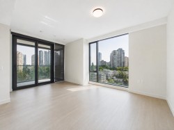 602-5987 Wilson Avenue Burnaby, BC V5H 0L7