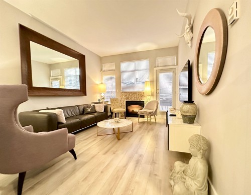 D-136 4th Street W, Vancouver, BC V7M 1H5 2