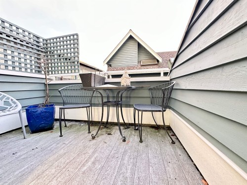 D-136 4th Street W, Vancouver, BC V7M 1H5 4