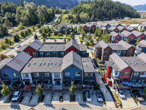1374 Marinaside Place, Squamish, BC - Outdoor
