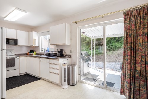 5728 Trail Avenue, Sechelt, BC - Indoor Photo Showing Kitchen