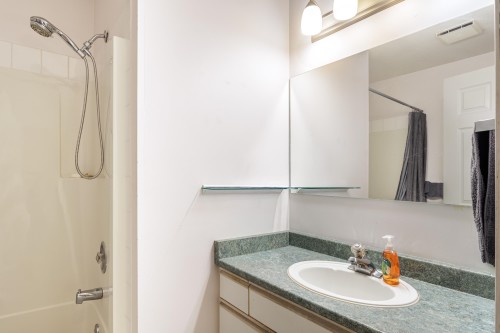 5728 Trail Avenue, Sechelt, BC - Indoor Photo Showing Bathroom