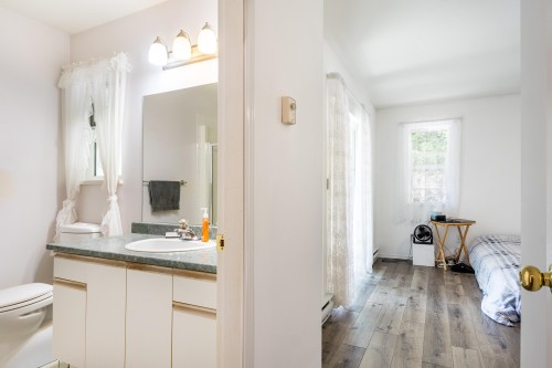5728 Trail Avenue, Sechelt, BC - Indoor Photo Showing Bathroom