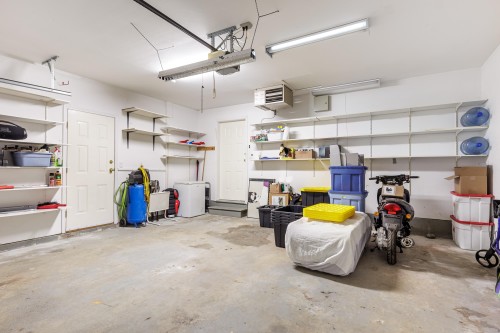 5728 Trail Avenue, Sechelt, BC - Indoor Photo Showing Garage