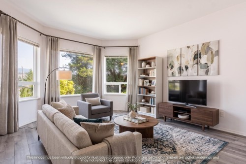 5728 Trail Avenue, Sechelt, BC - Indoor Photo Showing Living Room