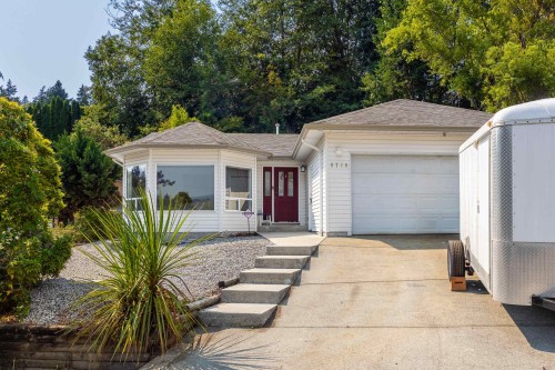 5728 Trail Avenue, Sechelt, BC - Outdoor